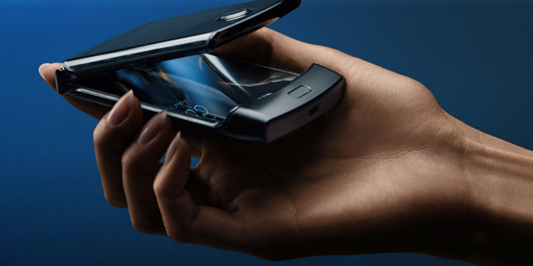CLÁSSICO REVISITADO: Motorola lança Razr com painel dobrável de 6,2 polegadas