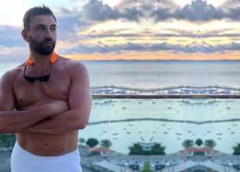 Ricardo Tisci, diretor criativo da Burberry, virou o ano em Salvador