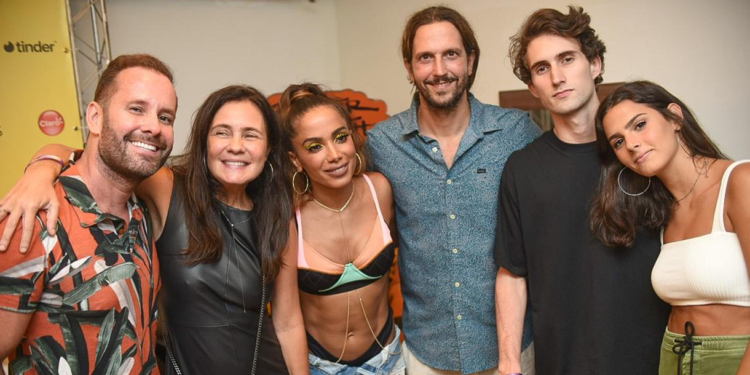 Celebridades curtem “Ensaio da Anitta” a convite do RP Leo Marçal