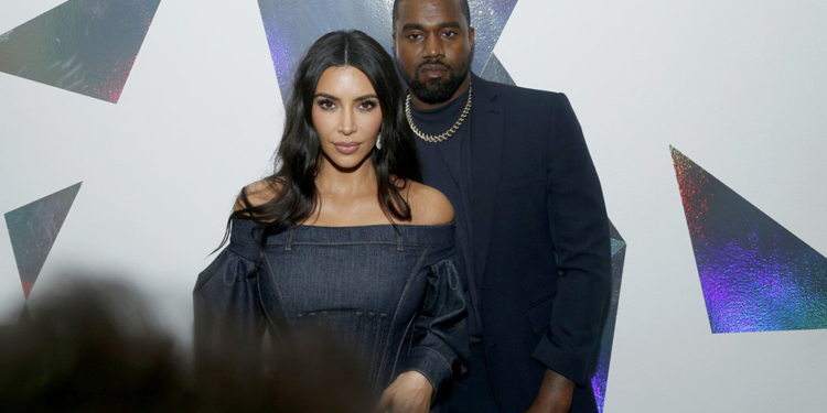 Kanye West presenteia Kim Kardashian com joia personalizada Cartier