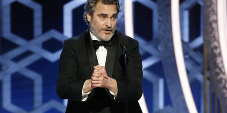 Por uma boa causa: Joaquim Phoenix vai usar o mesmo smoking em todas as premiações