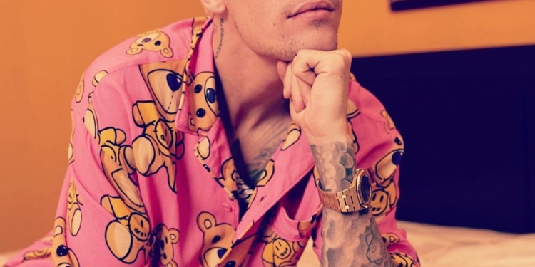 Justin Bieber lança novo hit e marca retorno em 2020