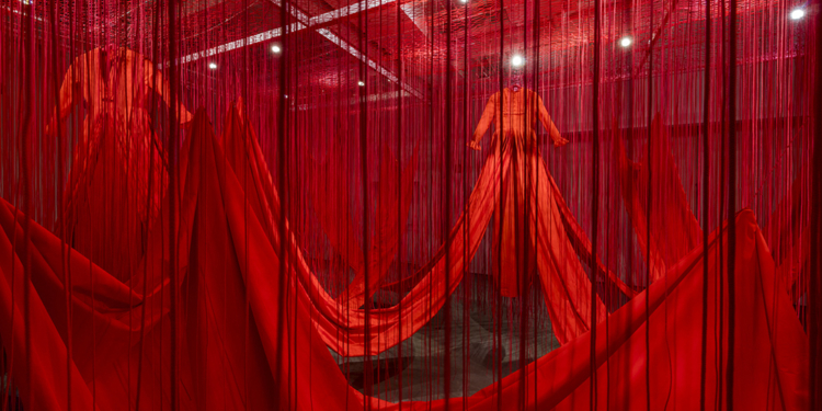 Centro Cultural Banco do Brasil apresenta em Brasília mostra retrospectiva da japonesa Chiharu Shiota