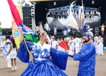 GDF reúne cerca de 20 mil amantes do carnaval no Palco Brasília 60