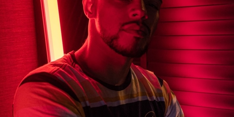 Dono do hit “Tudo OK”, JS O Mão de Ouro se apresenta em Brasília na festa Imagina no Favela Sounds