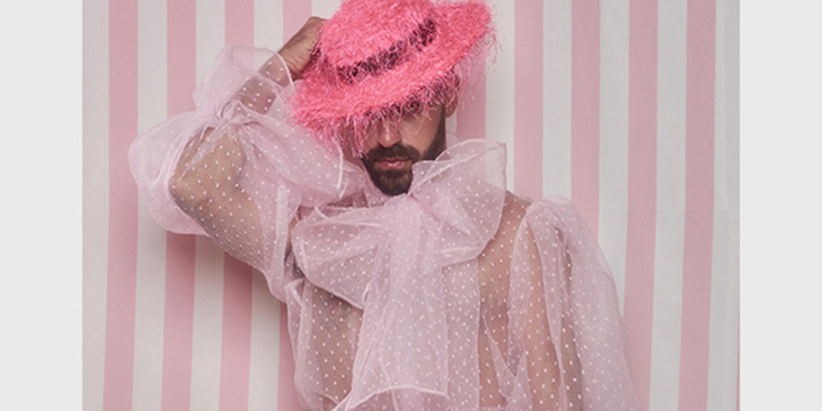 Pink Squad: Alexia Hientsch cria coleção toda rosa para o Baile da Arara