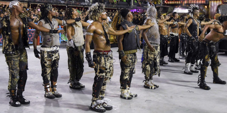 Colcci assinou looks para a comissão de frente da Beija-Flor criados por Francisco Costa