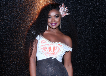 Camarote Salvador reúne celebridades para folia baiana