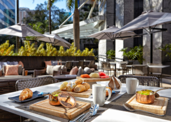 Hilton São Paulo Morumbi começa a oferecer estação de Poke no Brunch do Armazem Morumbi