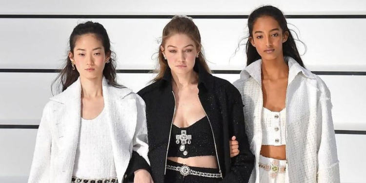 Chanel desfila Fall/Winter 2021 com referências equestres no Grand Palais