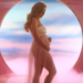 Katy Perry anuncia gravidez no clipe de “Never Worn White”