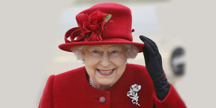 Rainha Elizabeth II deixa o Palácio de Buckingham por causa do coronavírus