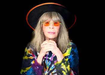 “Esse corona tem um propósito divino que a raça humana não consegue alcançar”, Rita Lee.