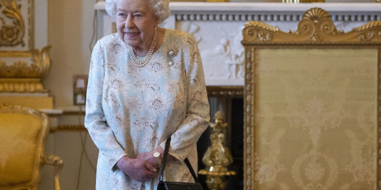 Funcionário do Palácio de Buckingham está com Covid-19