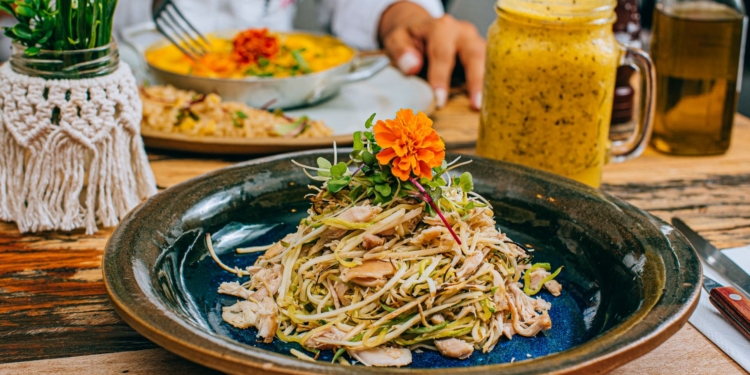 Casa Graviola lança delivery com menu executivo saudável