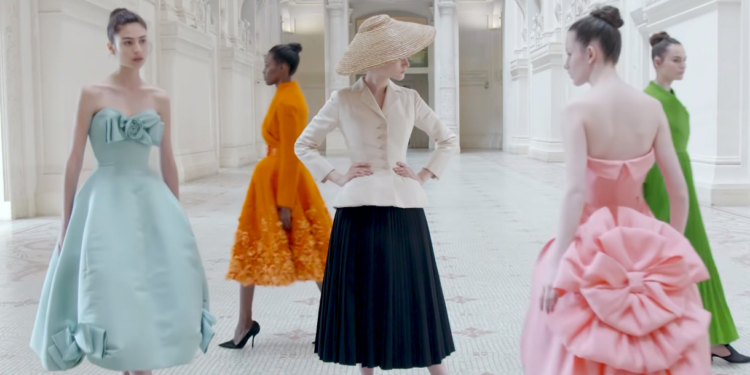 “Christian Dior: Designer de Sonhos.” Grife de luxo lança documentário inédito mostrando bastidores da mega exposição