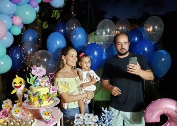Online: casal Petrarca comemora aniversário da filha Bella através de uma live