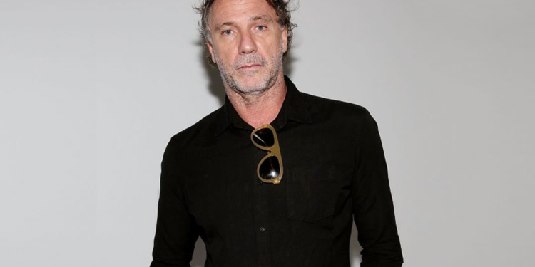 Osklen doa 50 mil máscaras e 9 mil jalecos para profissionais da saúde do Rio de Janeiro