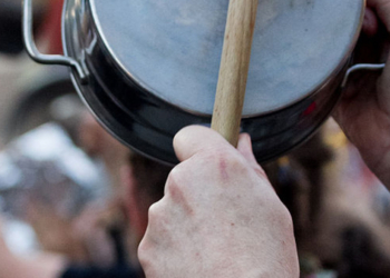 Demissão de Mandetta provoca panelaço e gritos de ‘Fora Bolsonaro’ em Brasília e outras capitais