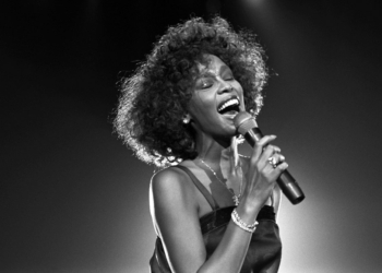 Whitney Houston ganha longa biográfico no cinema com roteirista de “Bohemian Rhapsody”
