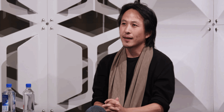 “Vamos oferecer US$ 250 milhões! É o nosso compromisso para amenizar os danos do COVID-19”, diz Alex Zhu, Presidente do TikTok.