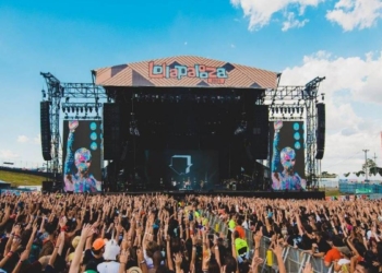 #LollaBRemCasa: cantores do Lollapalooza Brasil estreiam lives no youtube neste sábado