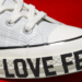 Converse lança campanha global Love Fearlessly com foco no amor próprio