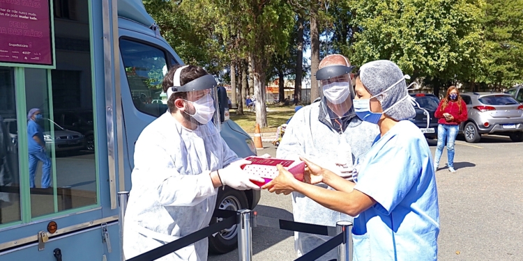 Grupo Boticário garante presente de mães de profissionais de saúde na linha de frente do combate ao COVID-19 no Paraná