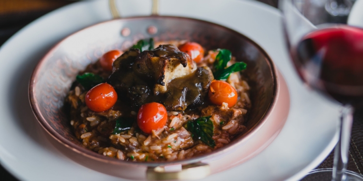 Falso risoto de rabada é a sugestão do chef Ivo Sousa para o fim de semana