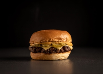 Bullguer presenteia 2.500 consumidores com vouchers no Dia do Hambúrguer