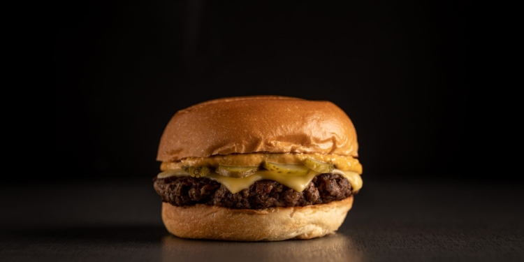 Bullguer presenteia 2.500 consumidores com vouchers no Dia do Hambúrguer