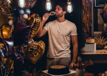 Recebidos: César Santos comemora aniversário com mimos, lives e vídeo especial