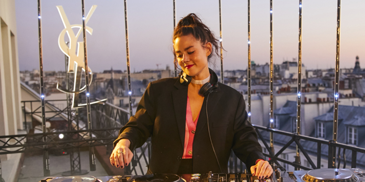 #YSLBeauyClubeVR: YSL Beauté realizou sua primeira festa virtual através da plataforma Zoom