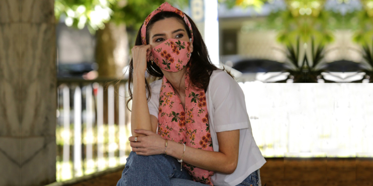 Estilista Fernanda Difuzi fala sobre a máscara como um acessório de moda