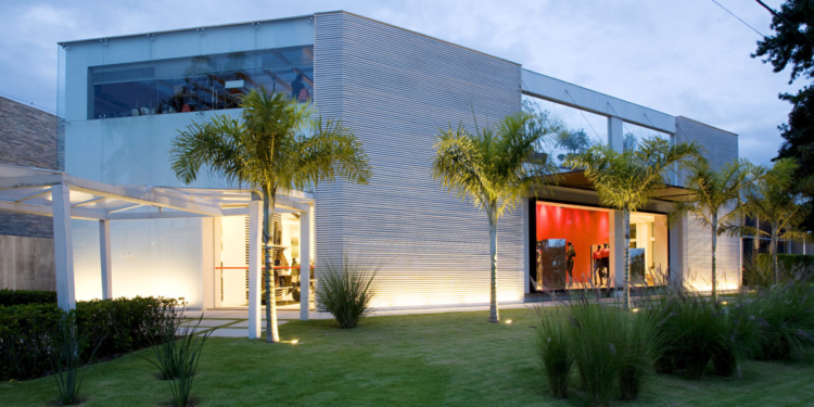 Justiça Federal autoriza reabertura gradual do comércio no Distrito Federal