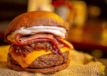 Geléia lança Dobradinha de Hambúrguer Artesanal via delivery