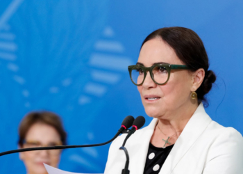 Regina Duarte deixa a secretaria de Cultura e vai assumir a Cinemateca Brasileira em São Paulo