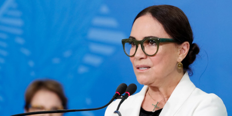 Regina Duarte deixa a secretaria de Cultura e vai assumir a Cinemateca Brasileira em São Paulo