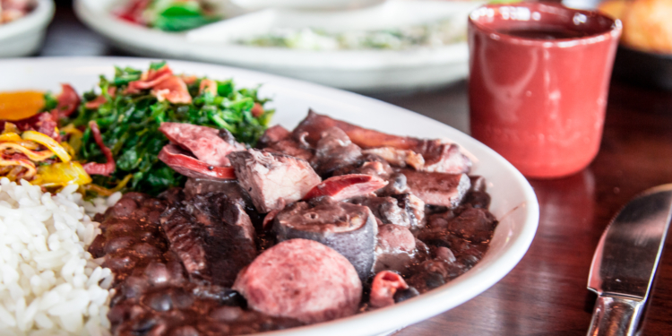 Rubaiyat Brasília reabre com delivery e oferece feijoada às quartas e sábados
