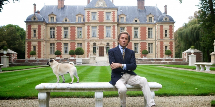 Valentino Garavani completa 88 anos em seu château do século 17 na França