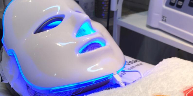 Máscara de LED: uma pele mais jovem, saudável e sem rugas de expressão