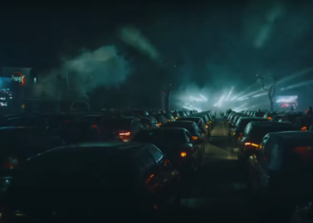 Boate alemã promove festa em drive-in para manter o distanciamento social