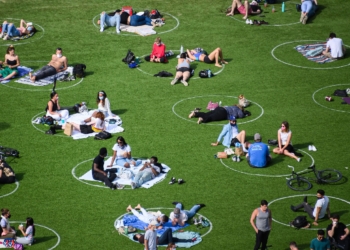 Em NY, parque aberto adota novas medidas para ajudar pessoas a manterem distanciamento