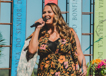 Live solidária: Adriana Samartini cantou às margens do Lago Paranoá com transmissão pelo YouTube