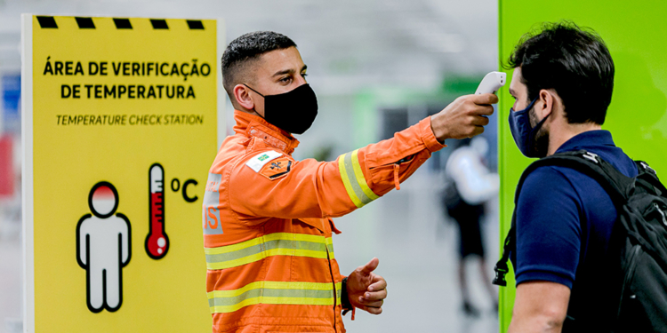 Com retomada de alguns voos, Aeroporto de Brasília redobra cuidados para combater a Covid-19