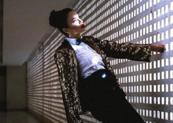 “Em Casa por Saulo Spoljarick.” Editorial de moda homenageia os 60 anos de Brasília na casa do arquiteto Clay Rodrigues