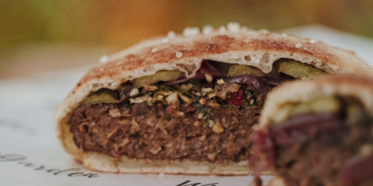 Wine Garden lança hambúrguer sem carne