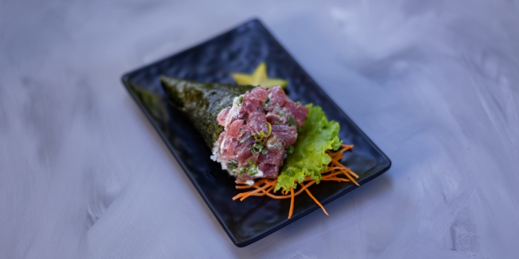 Diversas ocasiões: temaki marca presença em almoços, lanches e jantares