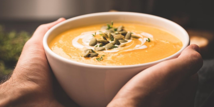 Nutrólogo fala sobre cuidados com a alimentação durante o inverno em tempos de pandemia