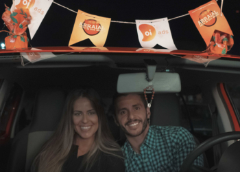 Anarriê: Grupo Mídia de Brasília celebrou o Arraial Drive-in no estacionamento do Nilson Nelson